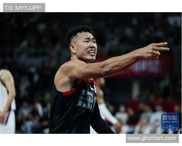 贺希宁干拔绝杀瞬间展现篮球技艺与决胜时刻的完美结合